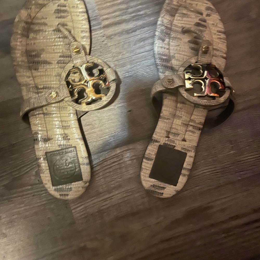 EUC Designer Tory burch snakeskin like print flip flops